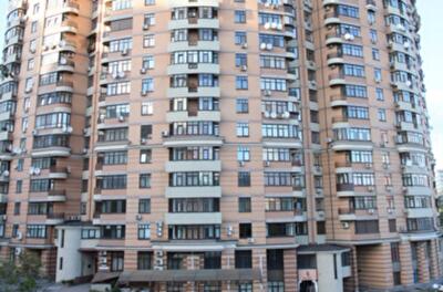 На Печерске обчистили посольскую квартиру