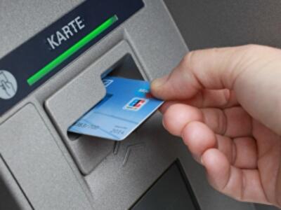 За каждую операцию с карточкой украинцы платят по 700 грн
