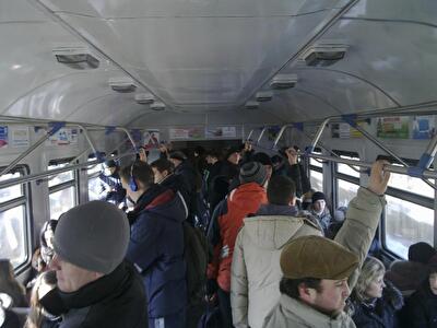 "Зайцев" в электричках ловят с помощью турникетов и контролеров
