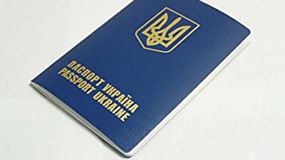 Загранпаспорта: миграционная служба насмерть бьется за свои деньги