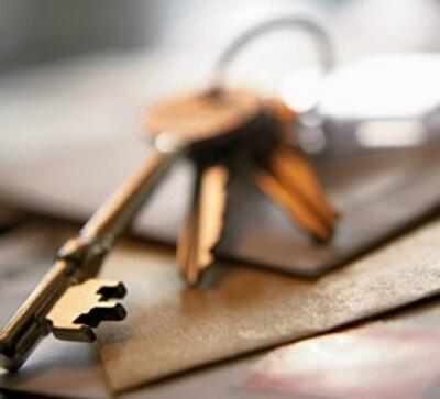 Суд признал незаконной продажу квартиры двух детей из интерната в Симферополе 