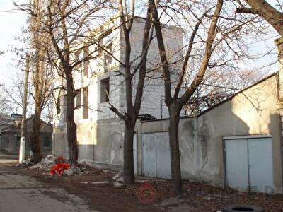Нахалстрой на Слободке угрожает безопасности людей. Фото