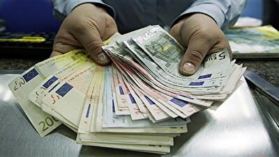 В Украине действуют одиннадцать банковских групп и восемь сберегательных банков