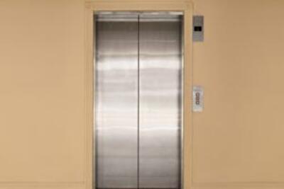 В Харькове хотят приватизировать лифты