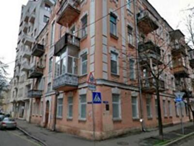 В центре Киева треснула стена старинного дома