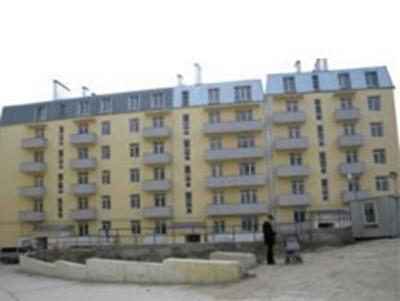 Пенсионерам выдали социальное жилье без сантехники, газа и тепла