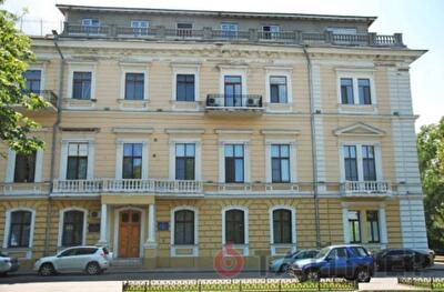 В мэрии заметили, что дом Потоцкого уродуют незаконно. Фото