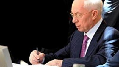 Азаров подписал постановление о переносе вступления в силу новых правил оценки имущества