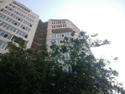 На Французском бульваре обвалилась часть стены в новострое. Фото