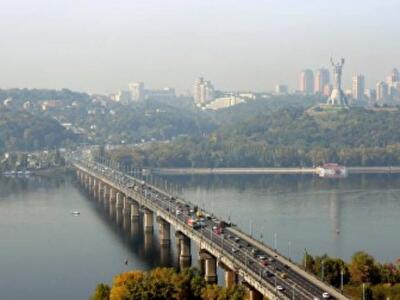 Капремонт тротуаров моста им. Патона обещают завершить до конца года