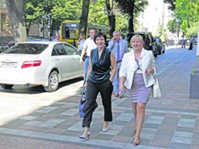 Модницы ввели в Раде летний "дресс-код"