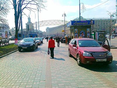 ГАИ запретит выделение мест под парковку на тротуарах и дорогах 