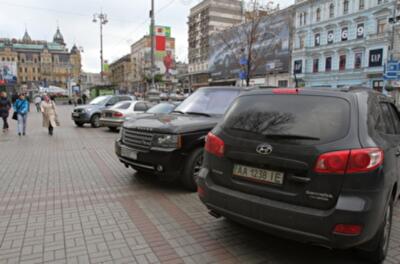 В столице запретят хаотичную парковку, чтобы заставить покупать места на паркингах за $ 12 тыс
