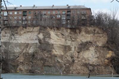 Пол-Киева может остаться без горячей воды из-за оползня у озера Глинка
