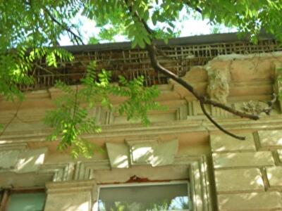 Обрушилась часть старинного здания в центре Одессы. Фото