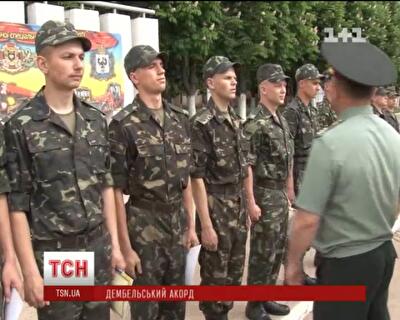 Военные срочники едут домой без традиционных дембельских альбомов с украинской армии