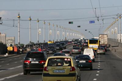 На мосту Патона в Киеве ограничат движение