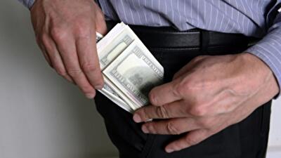 У россиян хотят отобрать все накопленные доллары