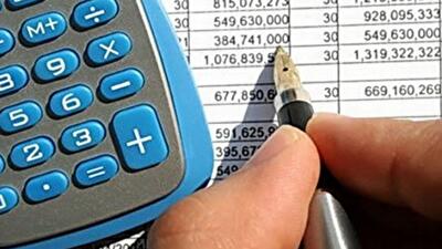 Каждый украинец должен год работать даром, чтобы вернуть банкам долги