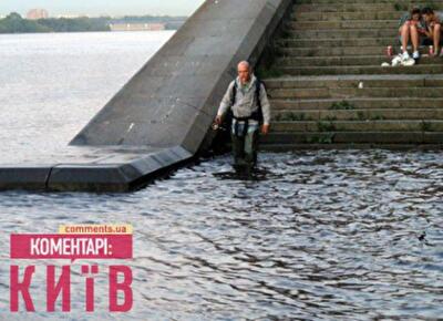 На киевской набережной переходы залило водой. Фото