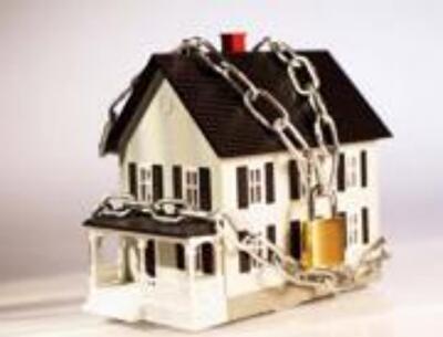 За снятием ареста на имущество по кредиту юристы рекомендуют обращаться в банк