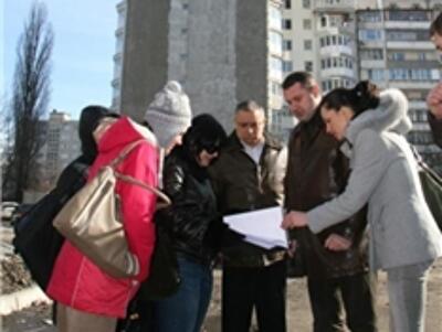 Как покупателям квартир добиться достройки дома