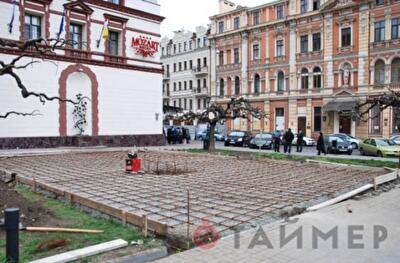Незаконную стройку на Театральной площади санкционировали в мэрии