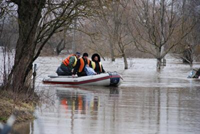 Большая вода уже затопила дороги в пяти областях Украины