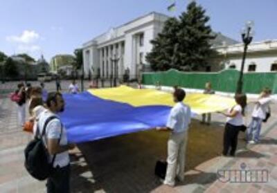 Каждый пятый украинец мечтает уехать за границу навсегда