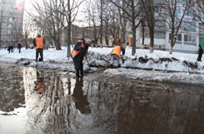 В Киеве уходят под воду переходы и улицы, а людям заливает квартиры