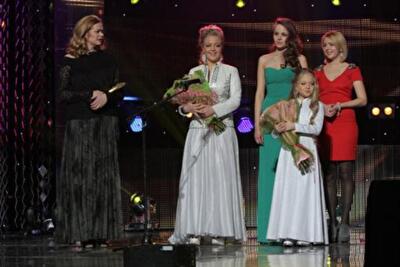 Премию "Человек года - 2012" получили Ани Лорак и сестры Петрик