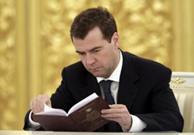 Российское гостеприимство: Медведев раскритиковал губернаторов за раздачу квартир Депардье
