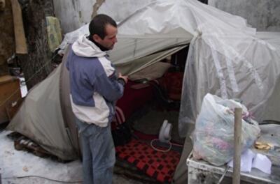 В семье крымских погорельцев, которая зимовала в палатке, родился третий ребенок