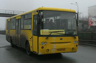 Киевские автобусы и троллейбусы останутся платными