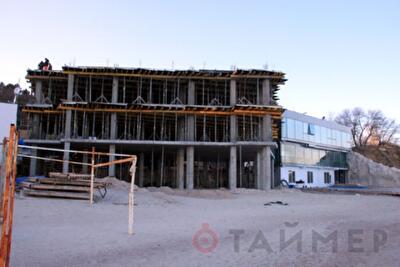 Есть рекорд: новострой на песке Аркадии вырос до трёх этажей. Фото