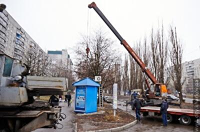 В Харькове предприниматели жалуются, что их киоски сносят с нарушениями