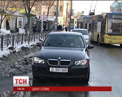 Украинцы стоят в пробках из-за нехватки парковок и наглых водителей