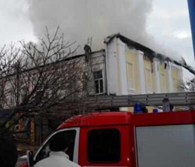 Документы по восстановлению сгоревшего возле парламента Крыма дома направили на экспертизу 