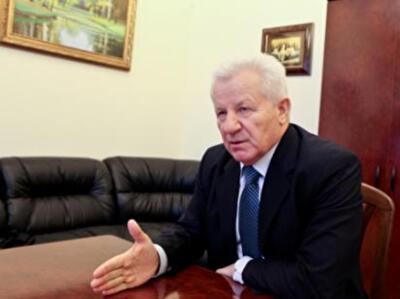 Прослушивать должны всех высших должностных лиц