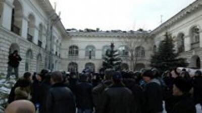 Милиция справедливо заламывала депутатов у Гостиного двора