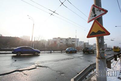 В бригадах "Киевавтодора" продают асфальт "налево" прямо на глазах у Попова
	