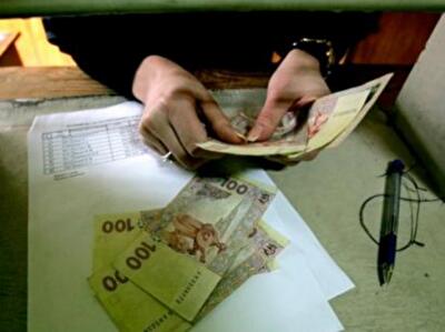 С украинцев ежегодно «вытягивают» 100 млн грн на депутатских помощников