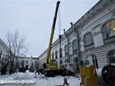 В Гостином дворе Киева начался штурм, активистов бросают в автозаки