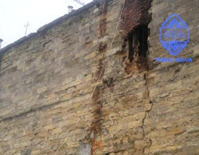 На Ришельевской обрушилась часть стены жилого дома