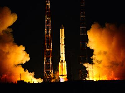 Азаров "отправит в космос" 2,6 млрд гривен
	