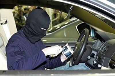 В Киеве без шума и пыли массово вскрывают авто