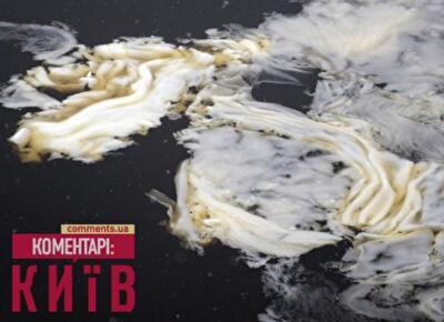 Киев на грани: Днепр покрылся "масляными" пятнами. Фото