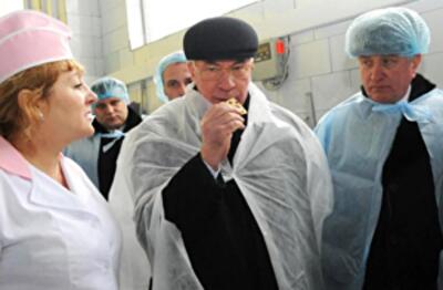 Прожиточный минимум: одни плавки на 10 лет