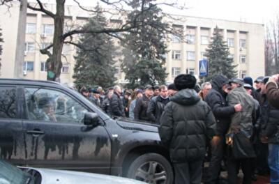 Протестующие против строительства микрорайона в Одессе: "Костьми ляжем за свои гаражи!"