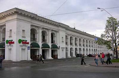 В Гостином дворе опять противостояние людей и машин 